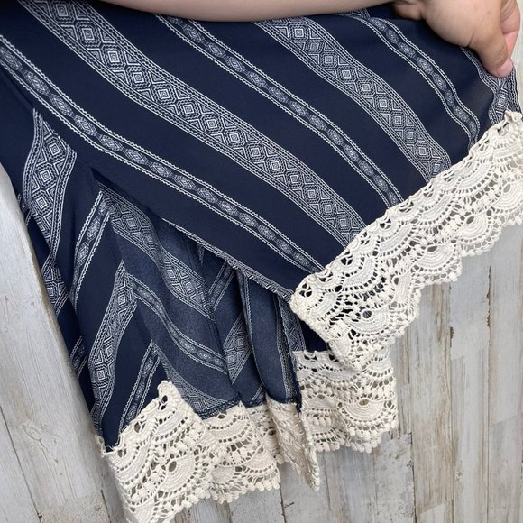 🔥Special Offer🔥 Beautiful Crocheted Navy striped kimono coverup M Like New! - Picture 4 of 5